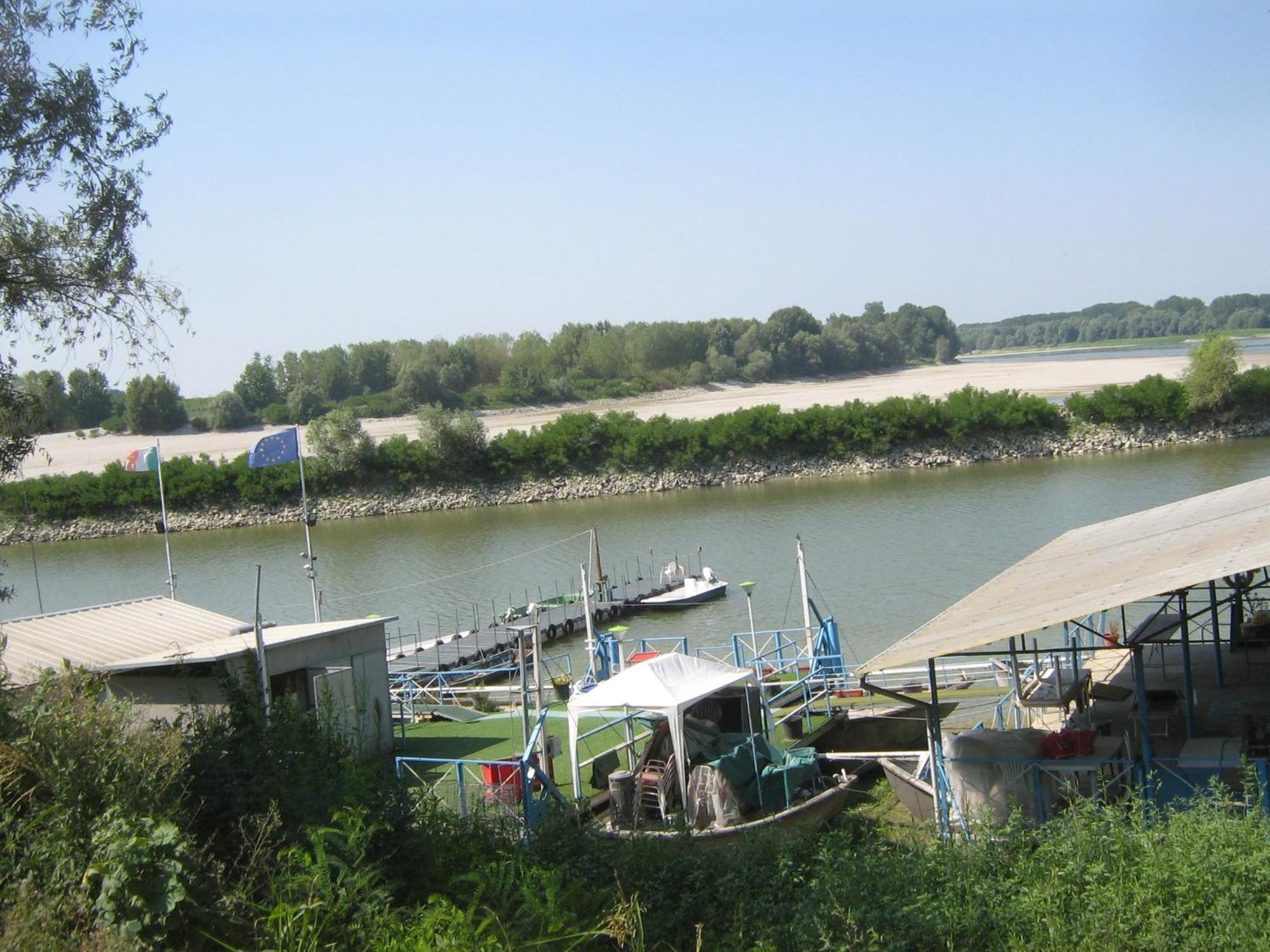 Hostiliae Ciminiera Hotel Ostiglia Exteriör bild