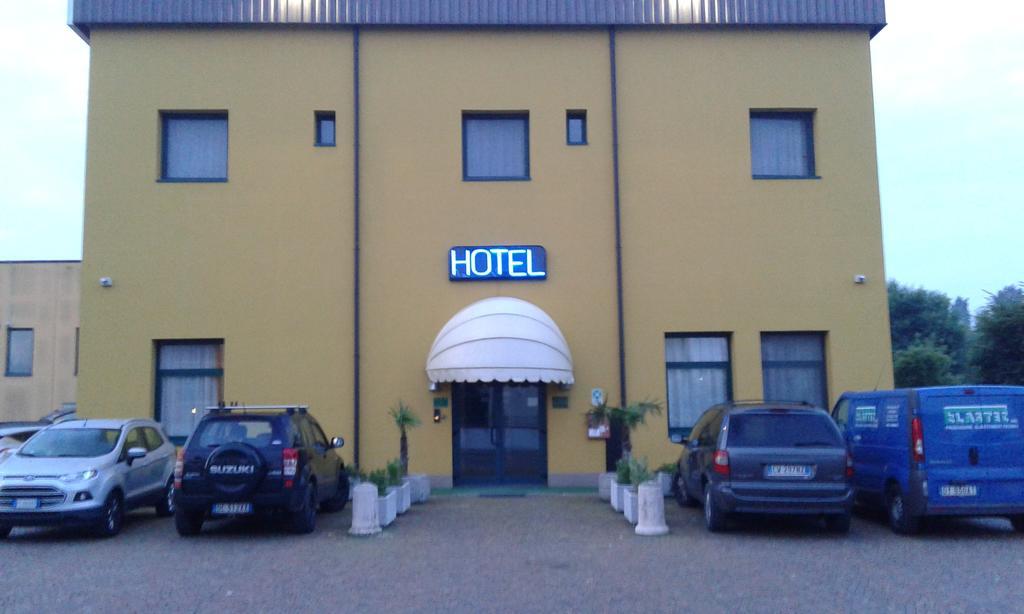 Hostiliae Ciminiera Hotel Ostiglia Exteriör bild